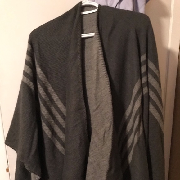 Reversible grey/dark grey shall - Picture 2 of 2